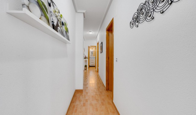 Resale - Apartment - Torrevieja - Playa de La Acequion