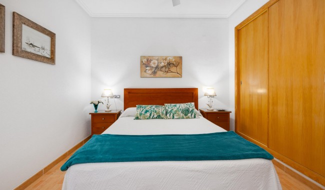 Resale - Apartment - Torrevieja - Playa de La Acequion