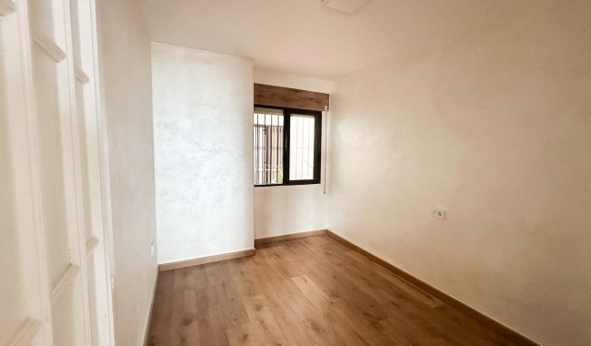 Resale - Apartment - Torrevieja - Playa de los locos