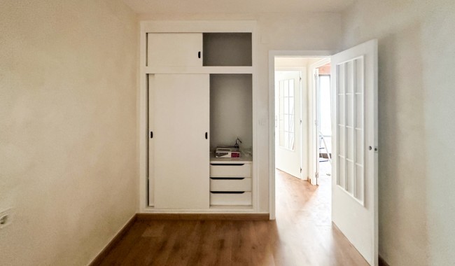 Resale - Apartment - Torrevieja - Playa de los locos