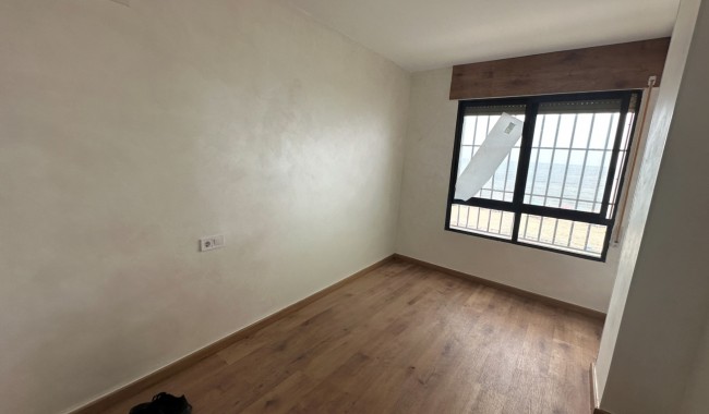 Resale - Apartment - Torrevieja - Playa de los locos