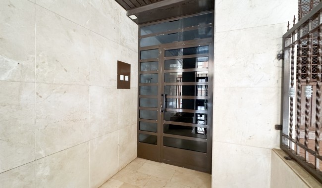 Resale - Apartment - Torrevieja - Playa de los locos