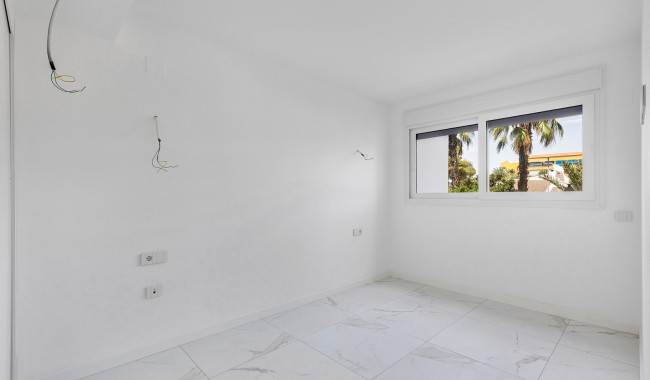 Resale - Apartment - Torrevieja - Punta Prima