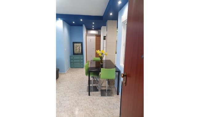 Resale - Apartment - Torrevieja - Playa de los Naufragos