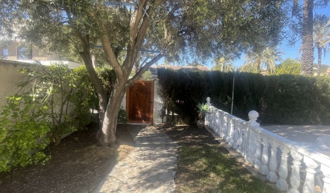 Resale - Villa - Cabo Roig