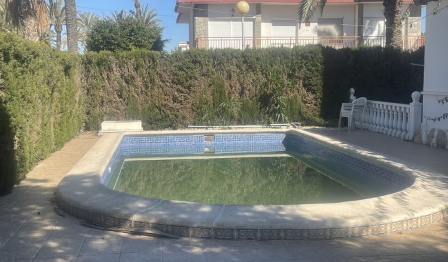 Resale - Villa - Cabo Roig