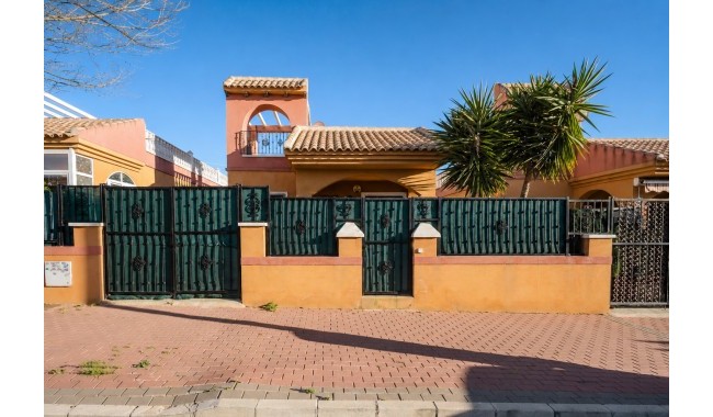 Villa - Brukt - Torrevieja - Aguas Nuevas