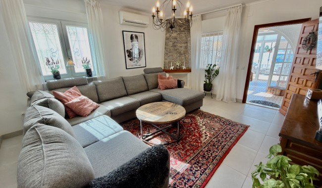 Resale - Villa - San Luis
