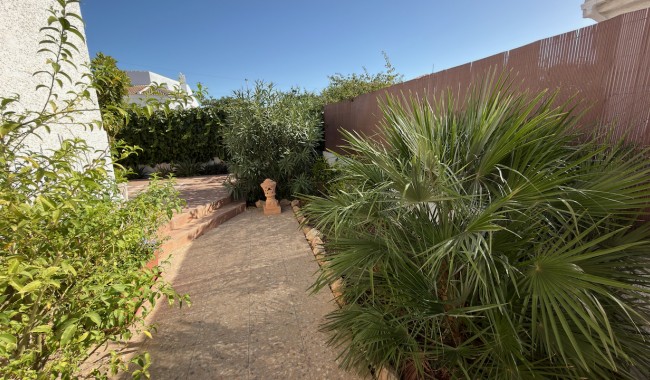 Resale - Villa - San Luis