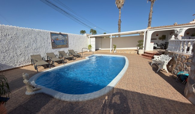 Resale - Villa - San Luis