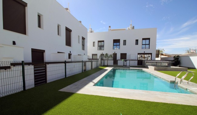 Villa - Nueva construcción  - Pilar de La Horadada - Pilar de La Horadada