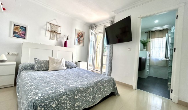 Resale - Townhouse - Heredades
