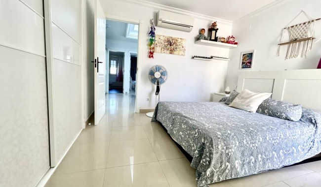 Resale - Townhouse - Heredades