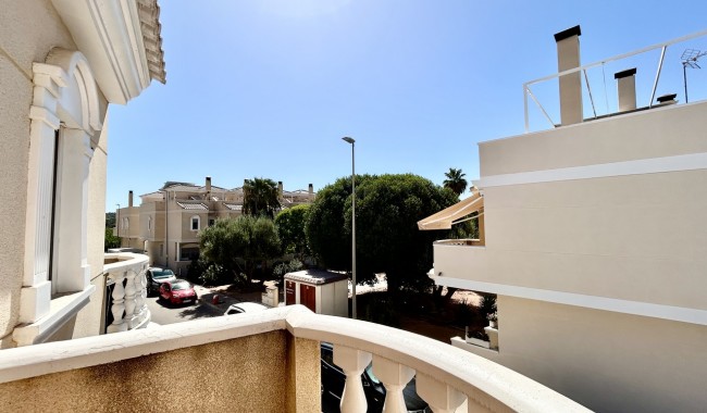 Resale - Townhouse - Heredades