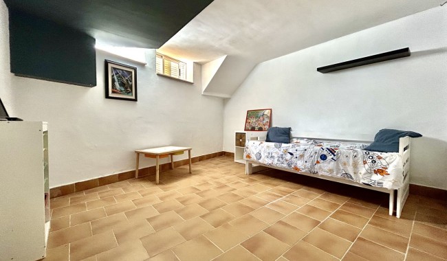 Resale - Townhouse - Heredades