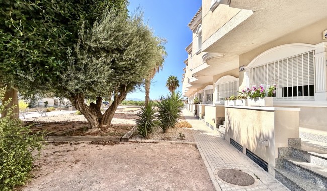 Resale - Townhouse - Heredades