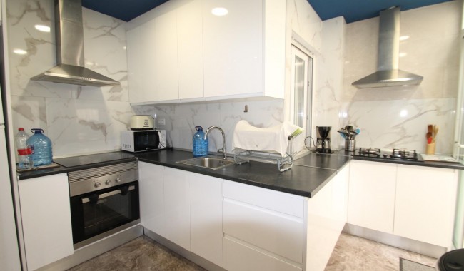 Sprzedaż - Apartament - Torrevieja - Playa de los Naufragos