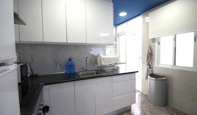 Sprzedaż - Apartament - Torrevieja - Playa de los Naufragos