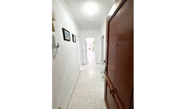 Resale - Apartment - Torrevieja - Playa de los locos