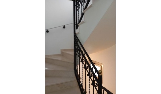 Resale - Townhouse - Daya Vieja