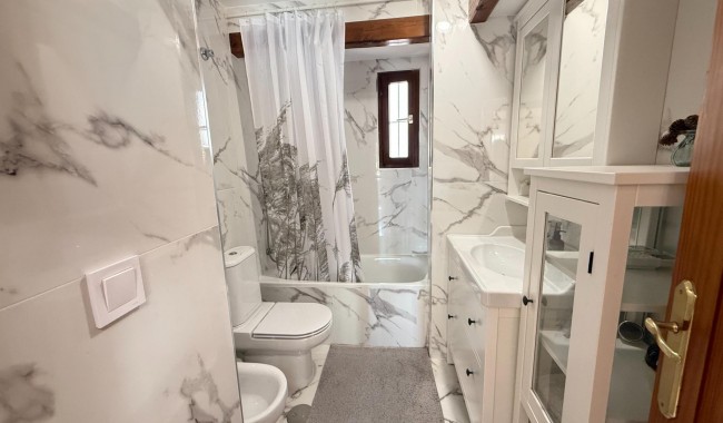 Resale - Apartment - Torrevieja - Playa de los locos