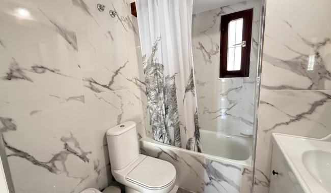 Resale - Apartment - Torrevieja - Playa de los locos