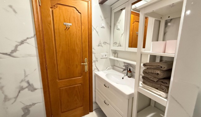 Resale - Apartment - Torrevieja - Playa de los locos