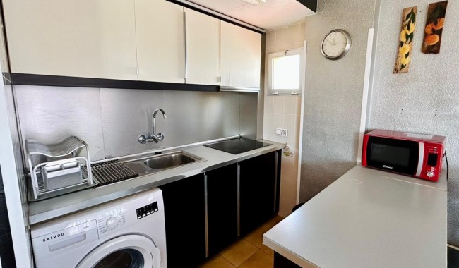 Resale - Apartment - Torrevieja - La Veleta