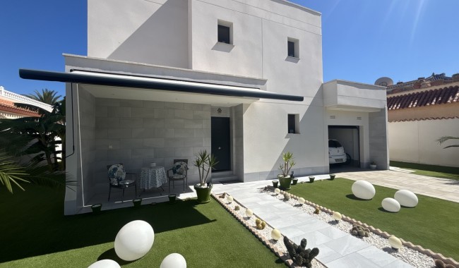 Resale - Villa - Los Urrutias