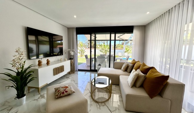Resale - Villa - Los Urrutias