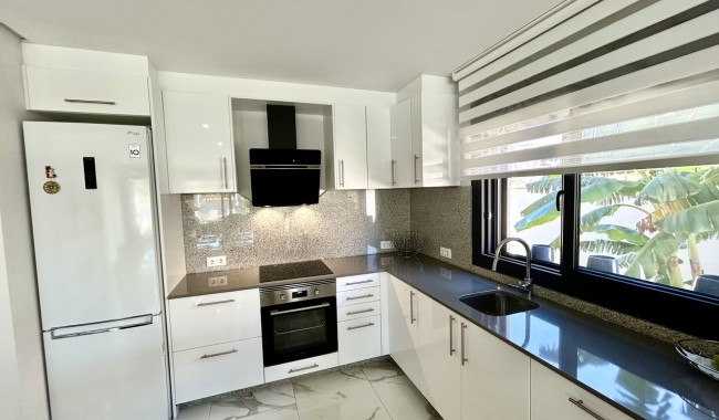 Resale - Villa - Los Urrutias