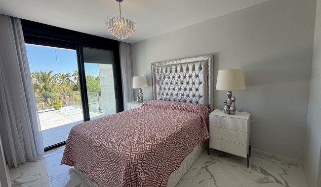 Resale - Villa - Los Urrutias
