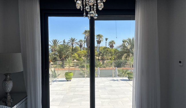 Resale - Villa - Los Urrutias