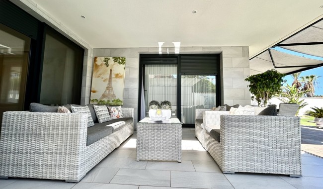 Resale - Villa - Los Urrutias