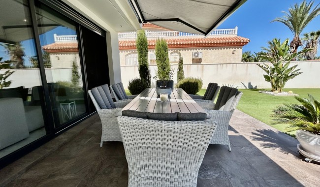 Resale - Villa - Los Urrutias