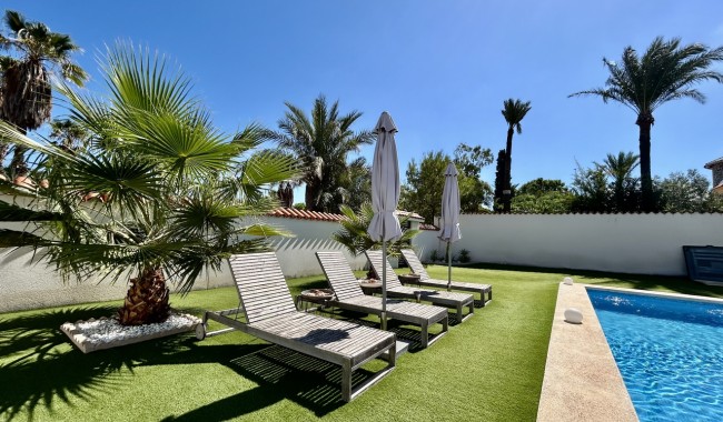 Resale - Villa - Los Urrutias