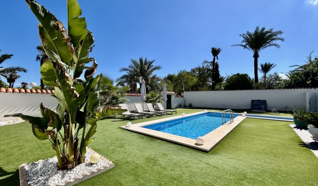 Resale - Villa - Los Urrutias
