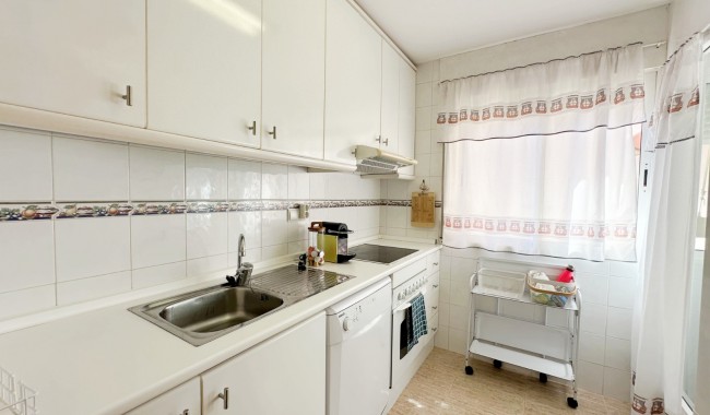 Resale - Apartment - Orihuela Costa - Campoamor