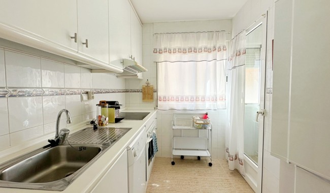 Resale - Apartment - Orihuela Costa - Campoamor