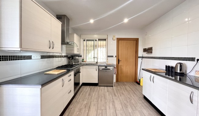 Resale - Villa - Pinar de Campoverde