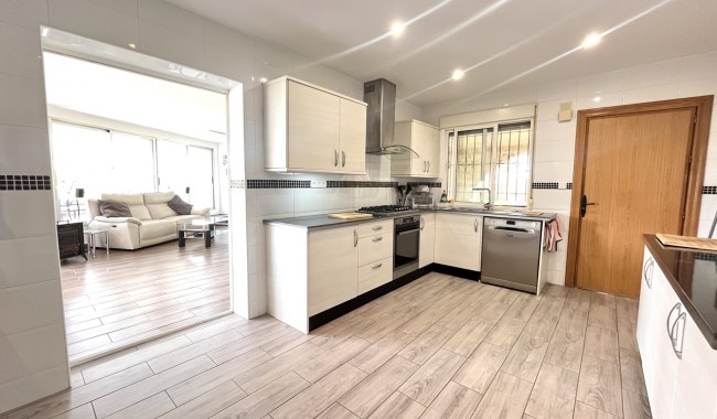 Resale - Villa - Pinar de Campoverde