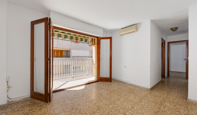 Resale - Apartment - Torrevieja - Playa de La Acequion