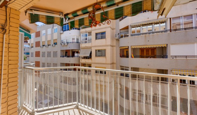 Resale - Apartment - Torrevieja - Playa de La Acequion