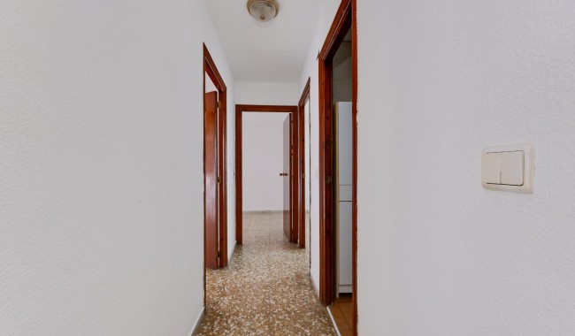 Resale - Apartment - Torrevieja - Playa de La Acequion