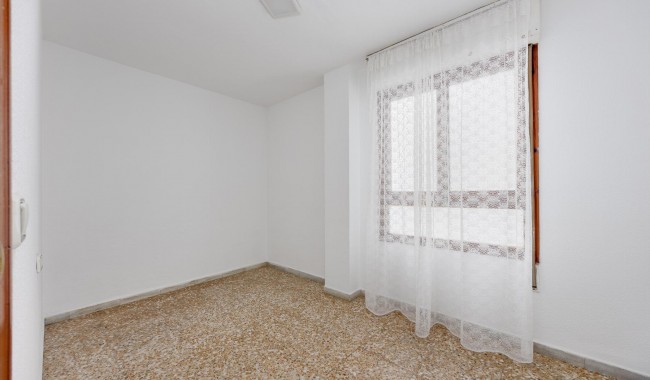 Resale - Apartment - Torrevieja - Playa de La Acequion