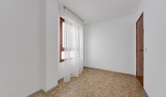 Resale - Apartment - Torrevieja - Playa de La Acequion