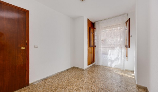 Resale - Apartment - Torrevieja - Playa de La Acequion