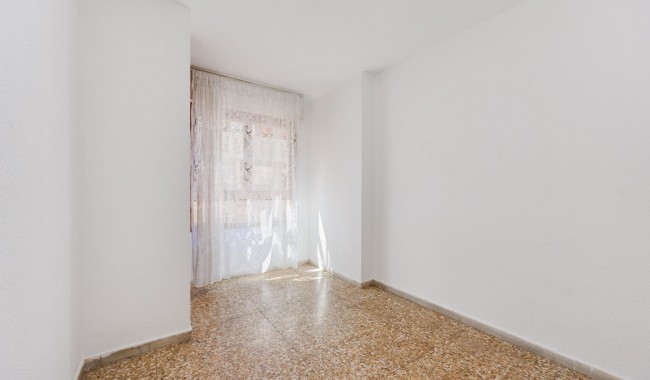 Resale - Apartment - Torrevieja - Playa de La Acequion