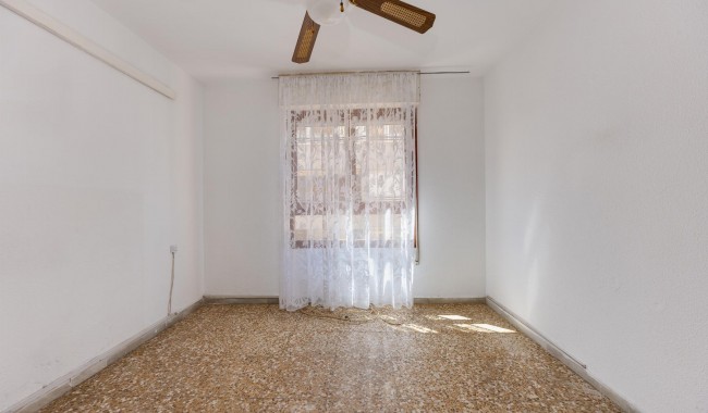 Resale - Apartment - Torrevieja - Playa de La Acequion