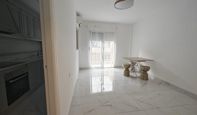 Resale - Apartment - Torrevieja - Acequion